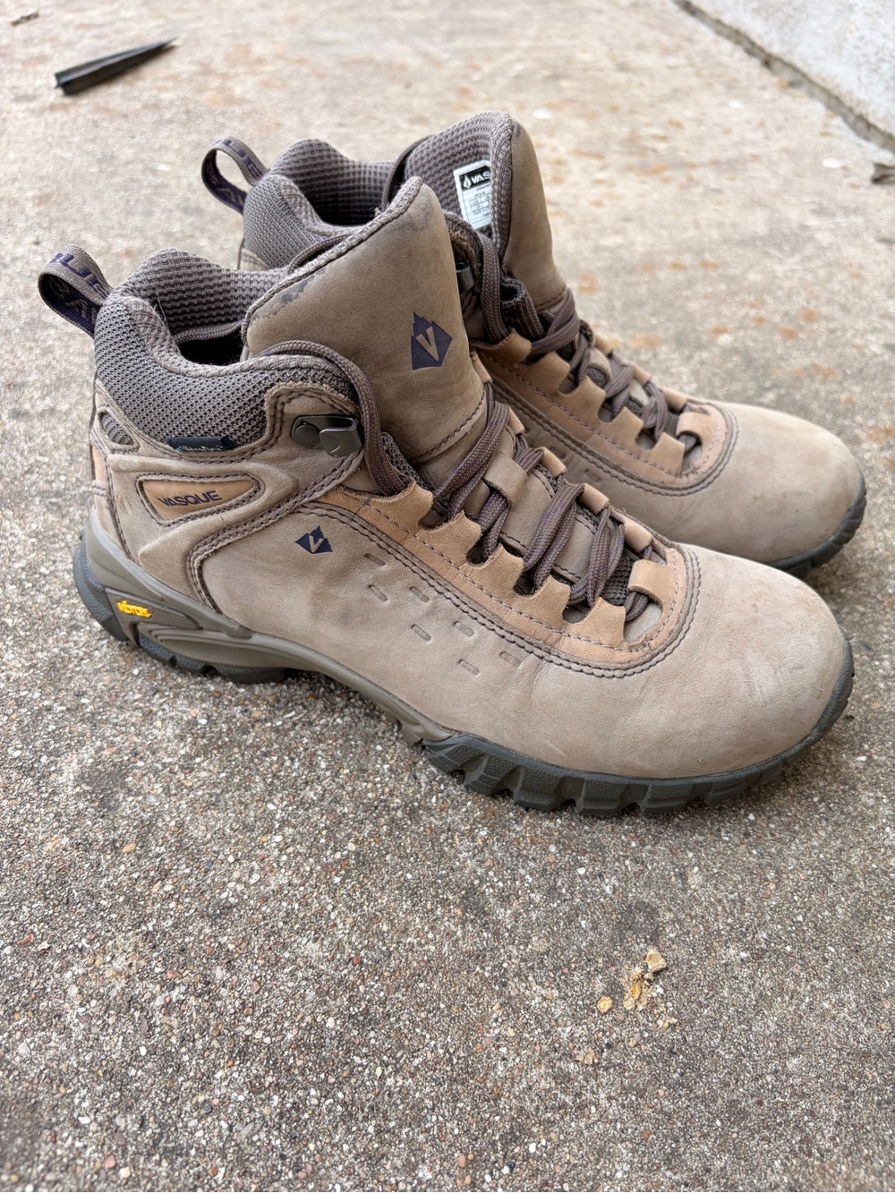 Vasque Women’s Brown Hiking Boots — Lace-Up Waterproof Mid-Top Vibram soles